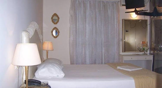 Queen Leriotis Hotel - interior photo 13