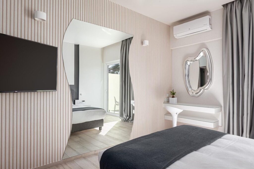 Mirada Hotel - property photo 2