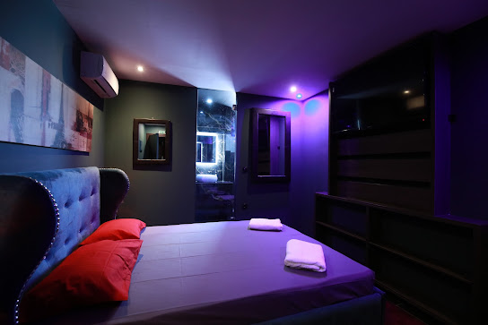 Castle De Paris Hotel - guest accommodation photo 3 of 12