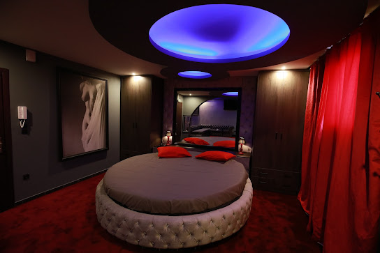 Castle De Paris Hotel - guest accommodation photo 12 of 12
