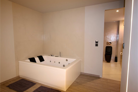 Castle De Paris Hotel - property photo 11