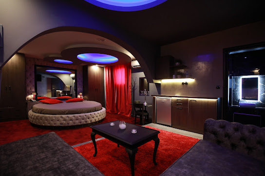 Castle De Paris Hotel - interior photo 10