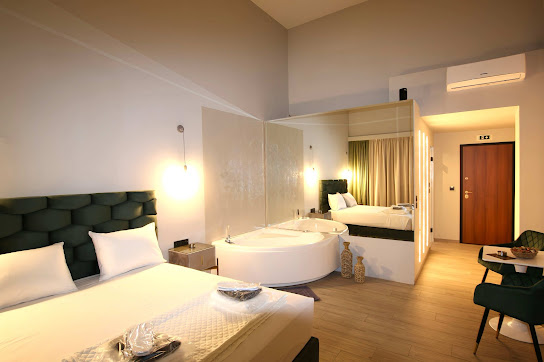 Castle De Paris Hotel - guest accommodation photo 9 of 12