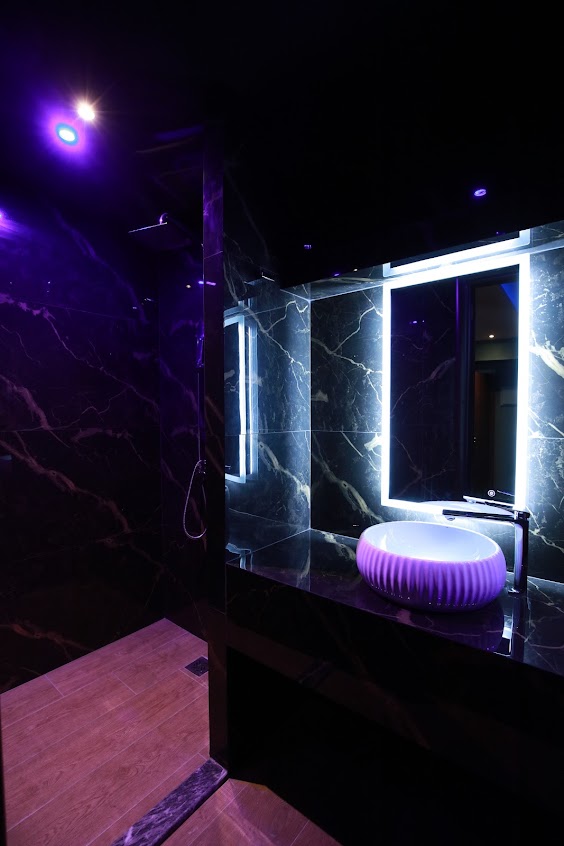 Castle De Paris Hotel - property photo 5