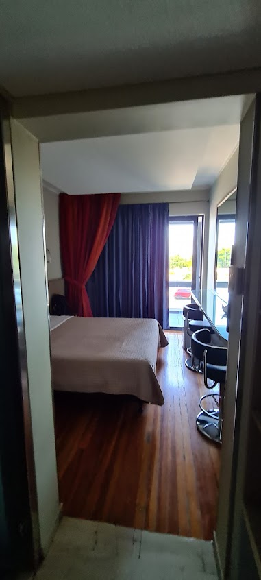 Pines Hotel - interior photo 19