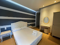 Platon Hotel - interior photo 7